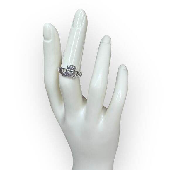 Women's Sterling Silver Claddagh Ring Size 6 - Picture 8 of 10